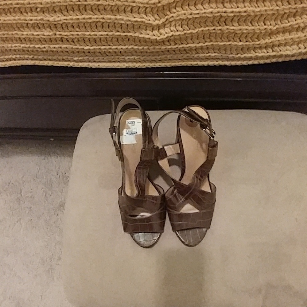 Shoes - Picture 2 of 4